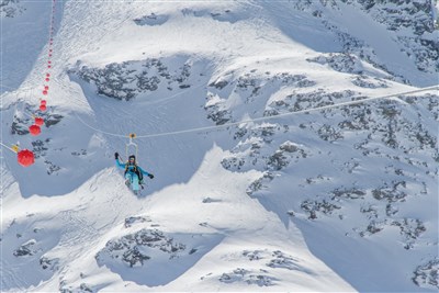 Val Thorens – Orelle – Les 3 Vallées – Le Hameau des Eaux d'Orelle - tyrolienne - zip line - adrenalinový sjezd v závěsném zařízení nad Val Thorens a Orelle