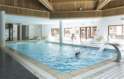 Les Sybelles – L'Orée des Pistes - bazén v rezidenci L´Orée des PIstes