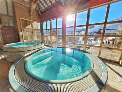 Les Sybelles – L'Orée des Pistes - víířivky v rezidenci Les Fermes de St. Sorlin***