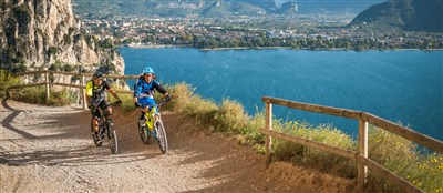 Lago di Garda - sever, Monte Baldo a Tremalzo